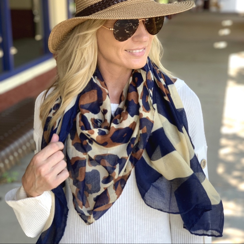 Navy leopard print lightweight scarf - Picture 4 of 5